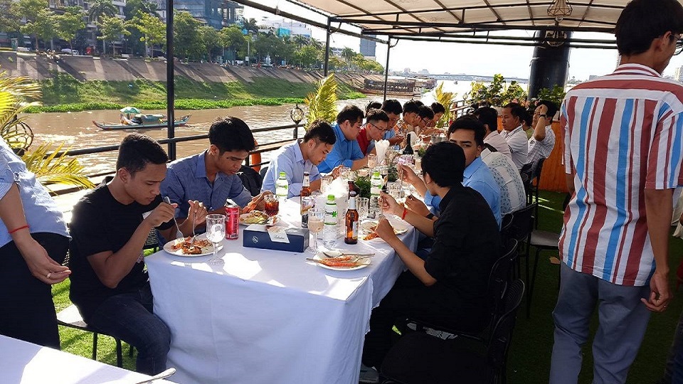 PRIVATE-DINNER-CRUISE-cambodia-near-me